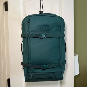 Yeti Crossroads Backpack 35L Aquifer Blue